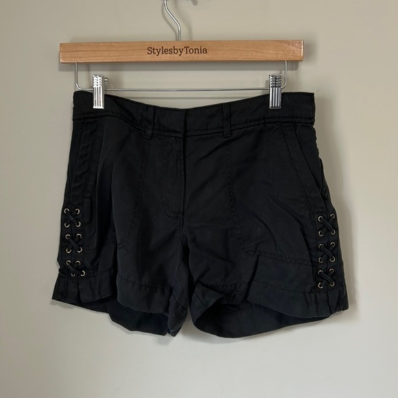 White House Black Market The 5” Short Black Corset Side Detail Sz 4 - Picture 3 of 12